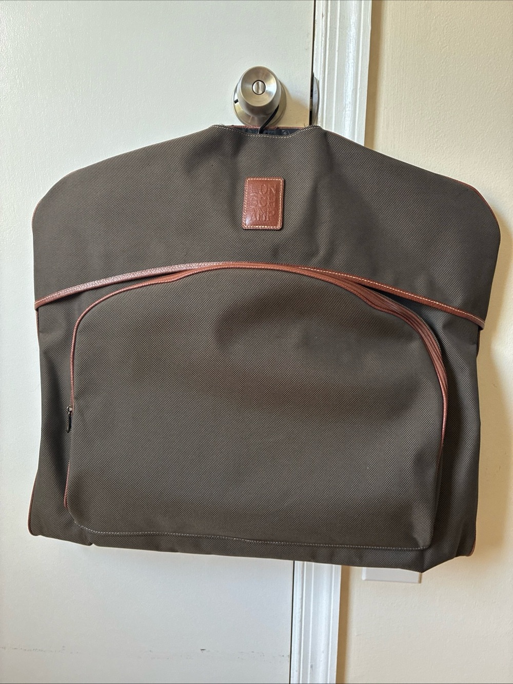 Longchamp Boxford Garment cover brown